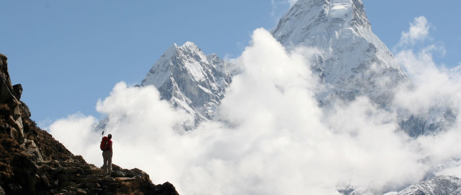 Jak se při skialpinismu v horách vyhnout lavinám