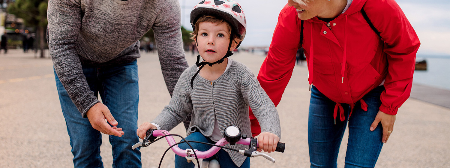 Jak naučit dítě jezdit na kole a jaký věk je k tomu ideální