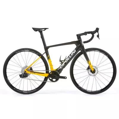 Elektrické silniční kolo Cipollini Flusso Sram AXS s kotoučovými brzdami černa/žluta