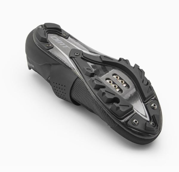 Boty bez klipů jsou určeny pro pokročilé cyklisty Tretry bez klipů zlepšují přenos síly