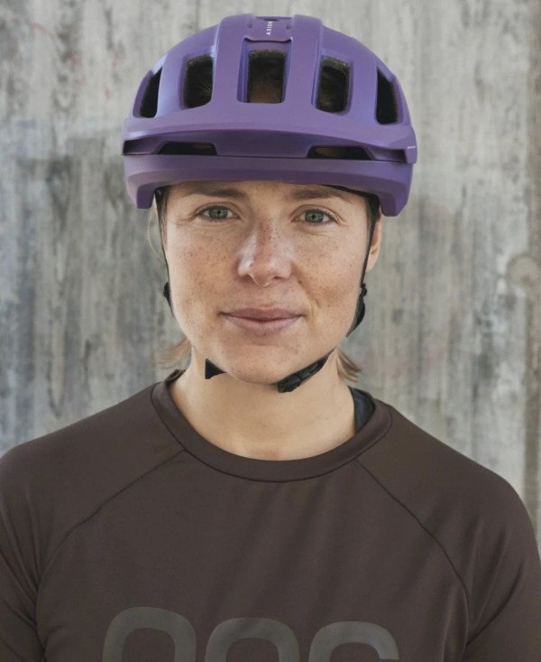 Speciální cyklistická přilba na mtb Přilba na mtb ještě více ochrání zadní část hlavy