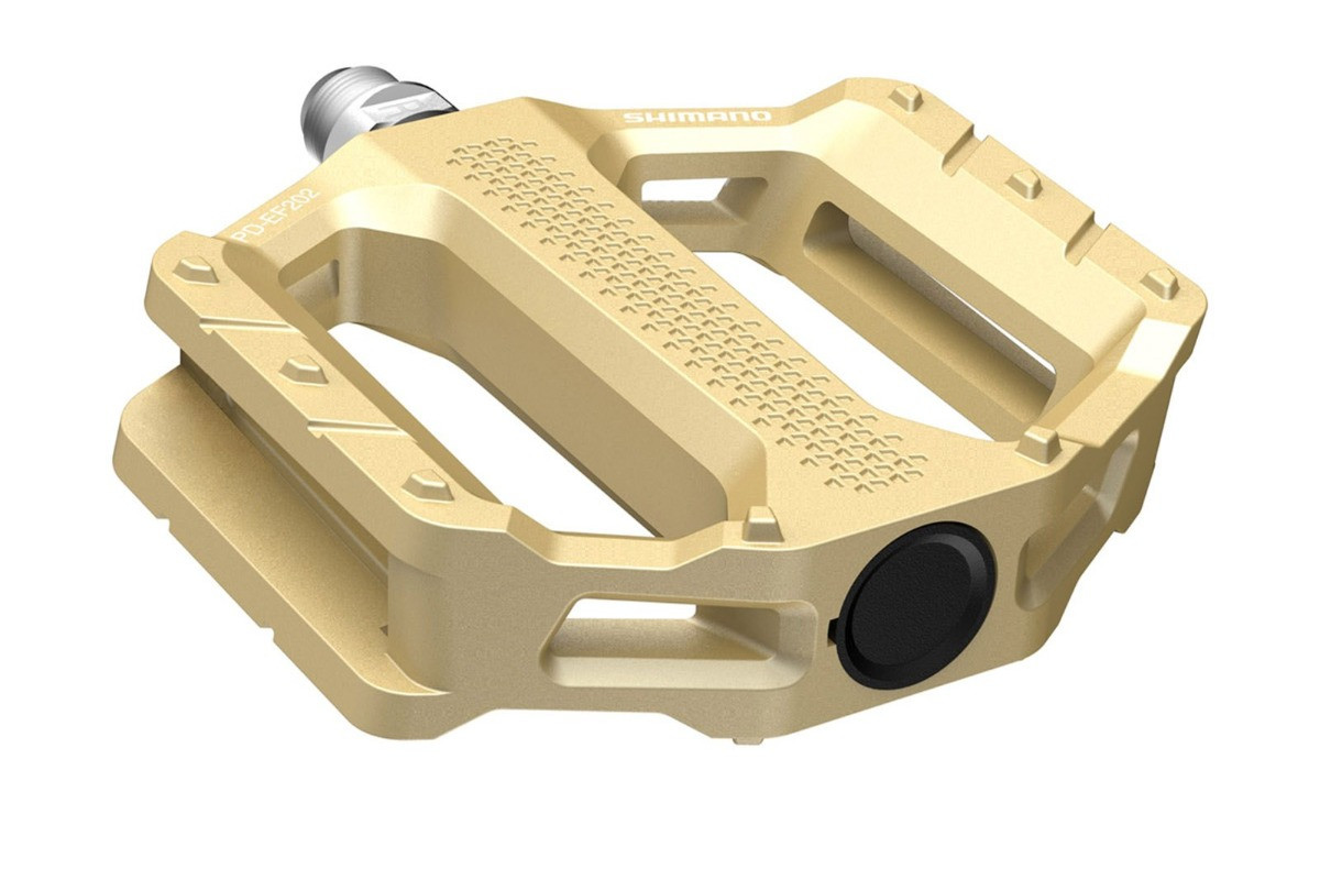 Pedály na platformě umožňují volný pohyb nohy Jsou odolné a vhodné pro jízdu v různých terénech.