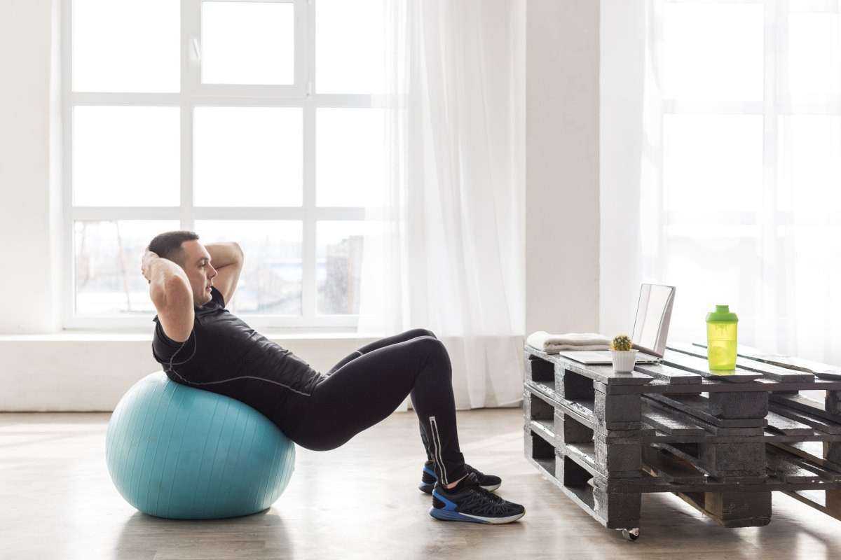 Jak mohu využít gymnastický míč Gymnastický míč je ideální fitness pomůcka pro domácí trénink