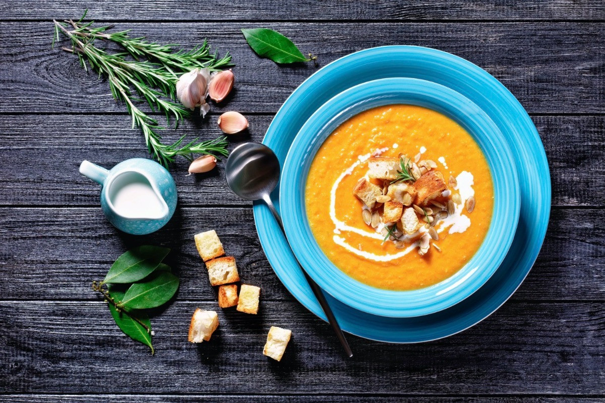 Mrkvově-zázvorová veganská polévka