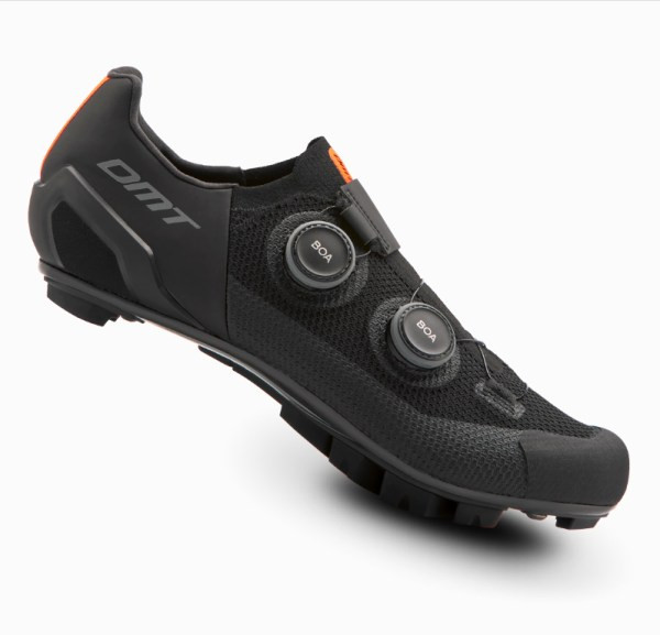 Boty bez klipů jsou určeny pro pokročilé cyklisty Tretry bez klipů zlepšují přenos síly