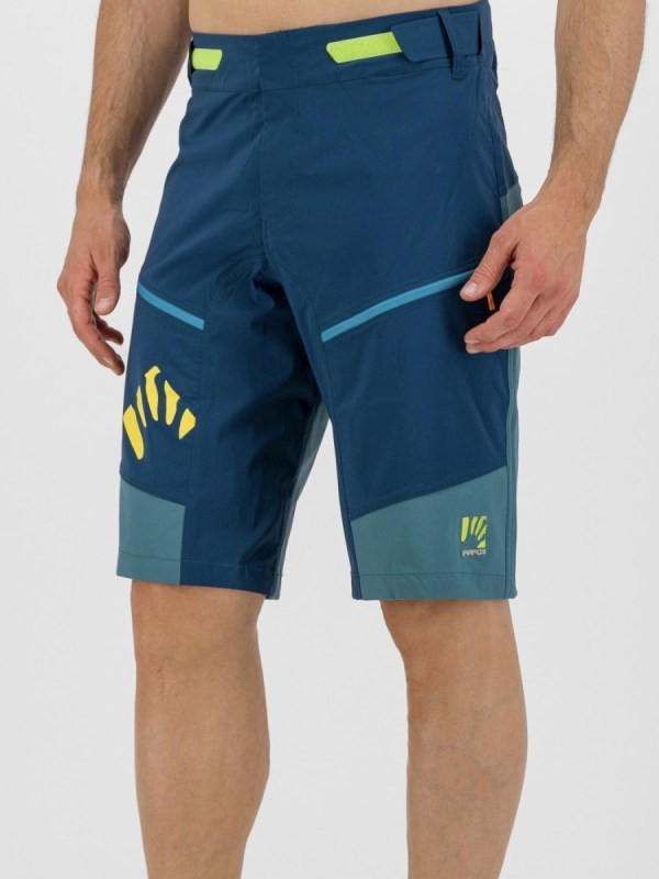 Cyklokalhoty na mtb nejsou přiléhavé Kalhoty na horskou cyklistiku jsou odolnější